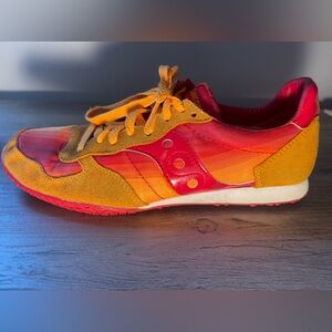 Saucony Women’s 9.5 Ombré Sneaker.  Beautiful orange red ombré with orange laces